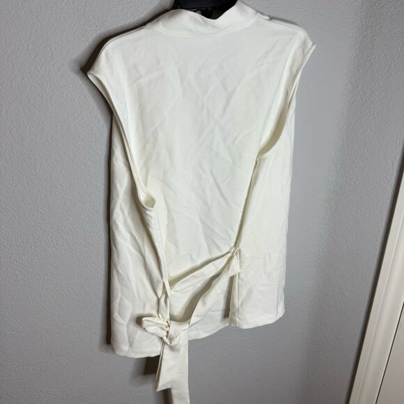 ORTTU NY vest in White - Picture 3 of 5